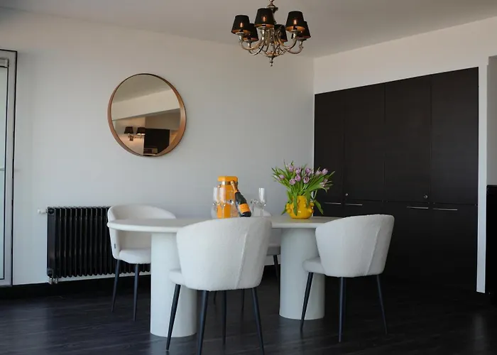 Frontal Sea View 아파트